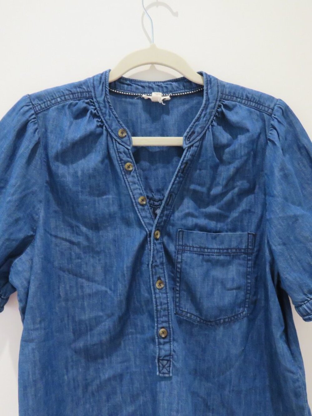 ANTHROPOLOGIE PILCRO Aly Denim Puff-Sleeve Blouse Top Medium Preppy Casual - Picture 4 of 13